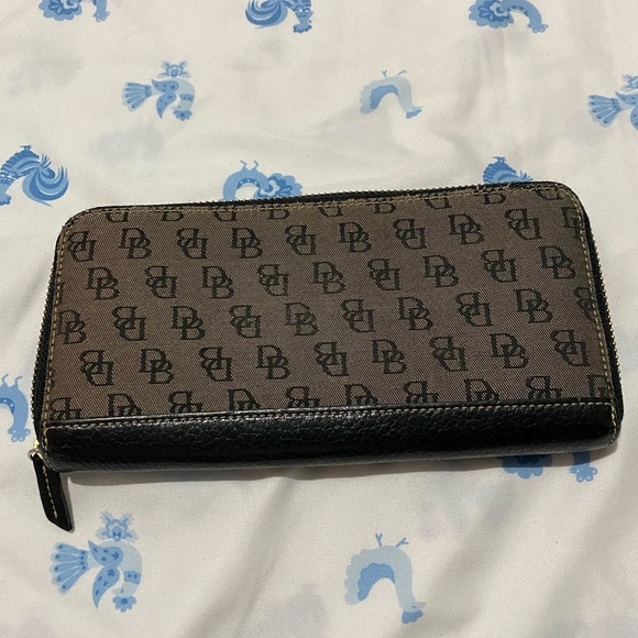 COPY - Vintage Dooney & Bourke Wallet - Picture 2 of 8